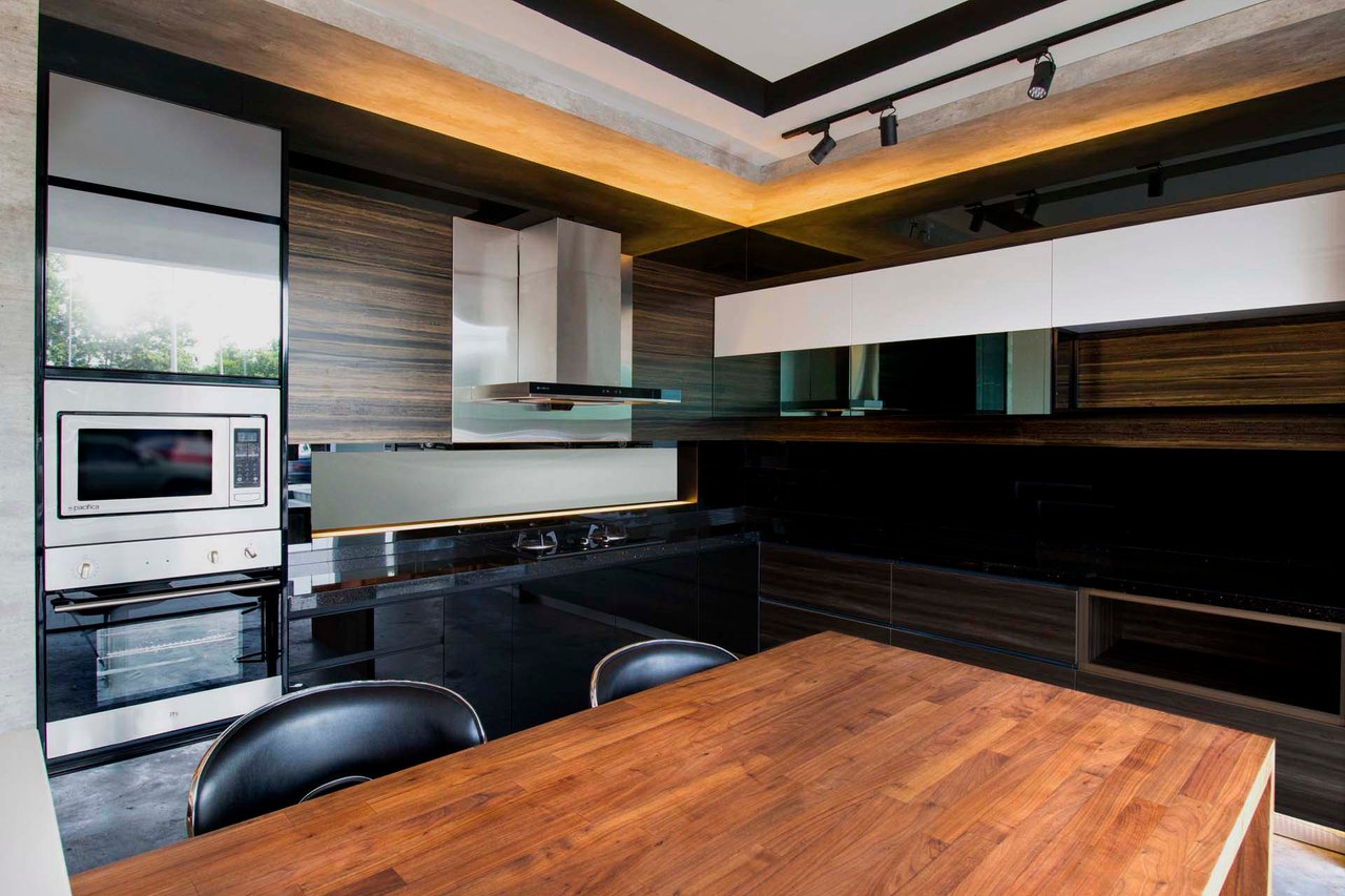 Melamine Body APC Door Quartz Stone Table Top Kitchen